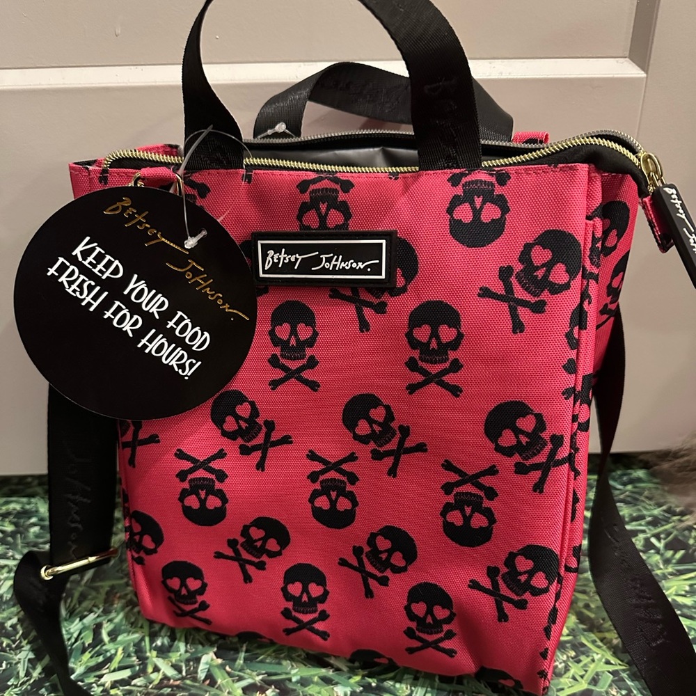 Betsey Johnson Pink Skull Print Lunch Bag